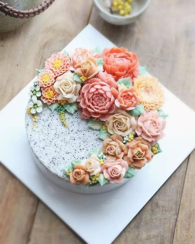 包袱蛋糕|脑洞太大韩国小姐姐晒神秘蛋糕,引百万粉丝每天催更太美了,每一张都让我流口水…