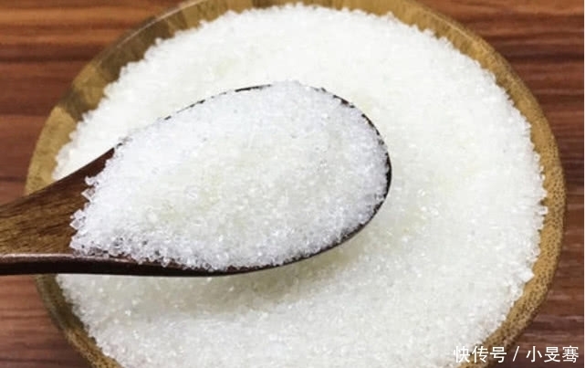 喉咙|鱼刺卡在喉咙里,不要再喝醋了,教你一招,让鱼刺自己跑出来!