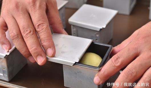 高筋面粉|特级红豆餐包,外酥内软,搭配甜而不腻的红豆馅,最适合拿来解馋