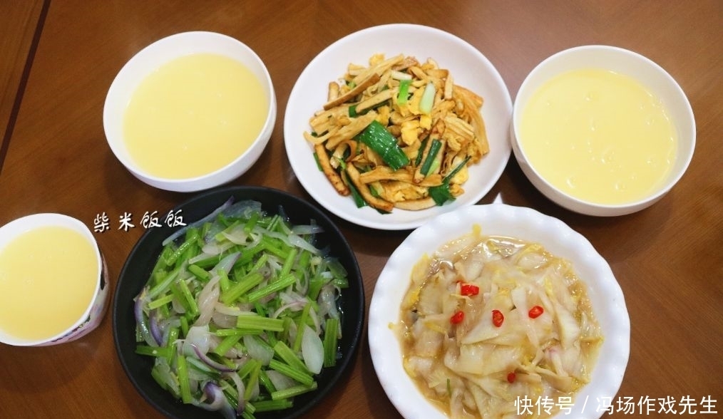 大火翻炒|我家今日晚餐,没有肉,3个素菜,朋友说:晚餐就应该这样吃