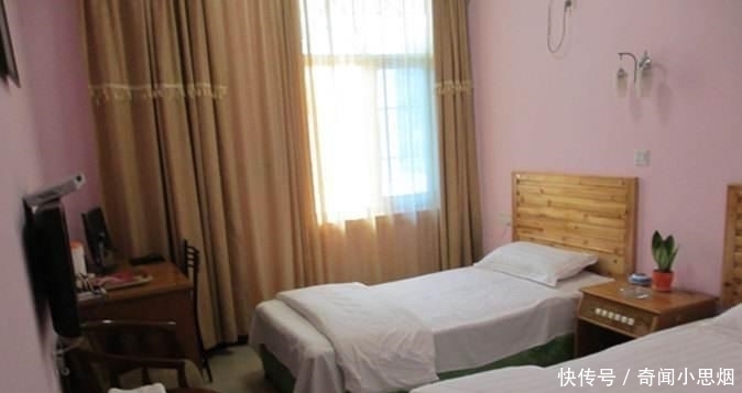 招待所|女子出差住招待所, 床底发现一张50元, 没来得及高兴, 果断报警