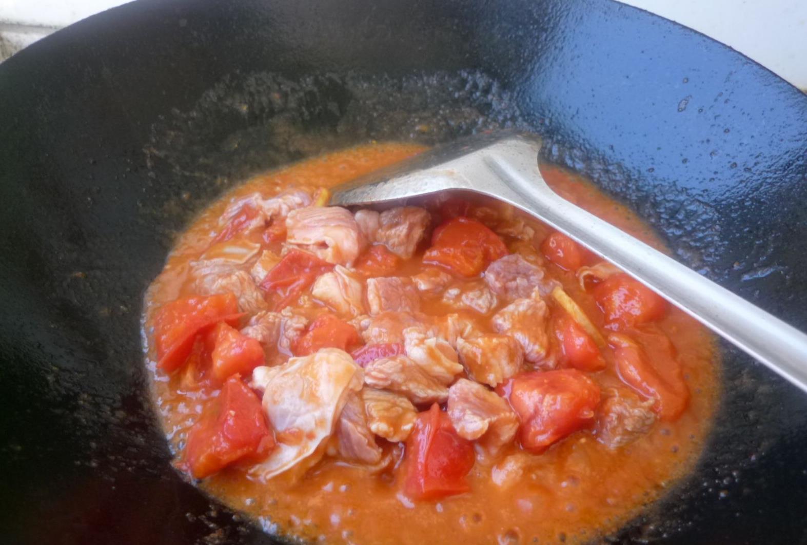 牛腩焯水|炖牛腩时,不要只知道加食盐,多加一个步骤,牛腩没腥味更好吃