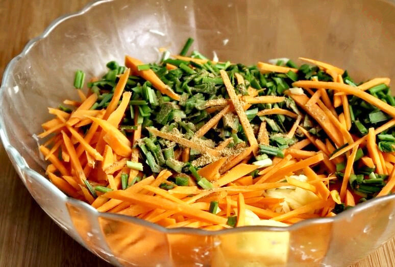  胡萝卜|菜丸子这么做，不腥不散还入味，2口1个，做一盘一点都不剩