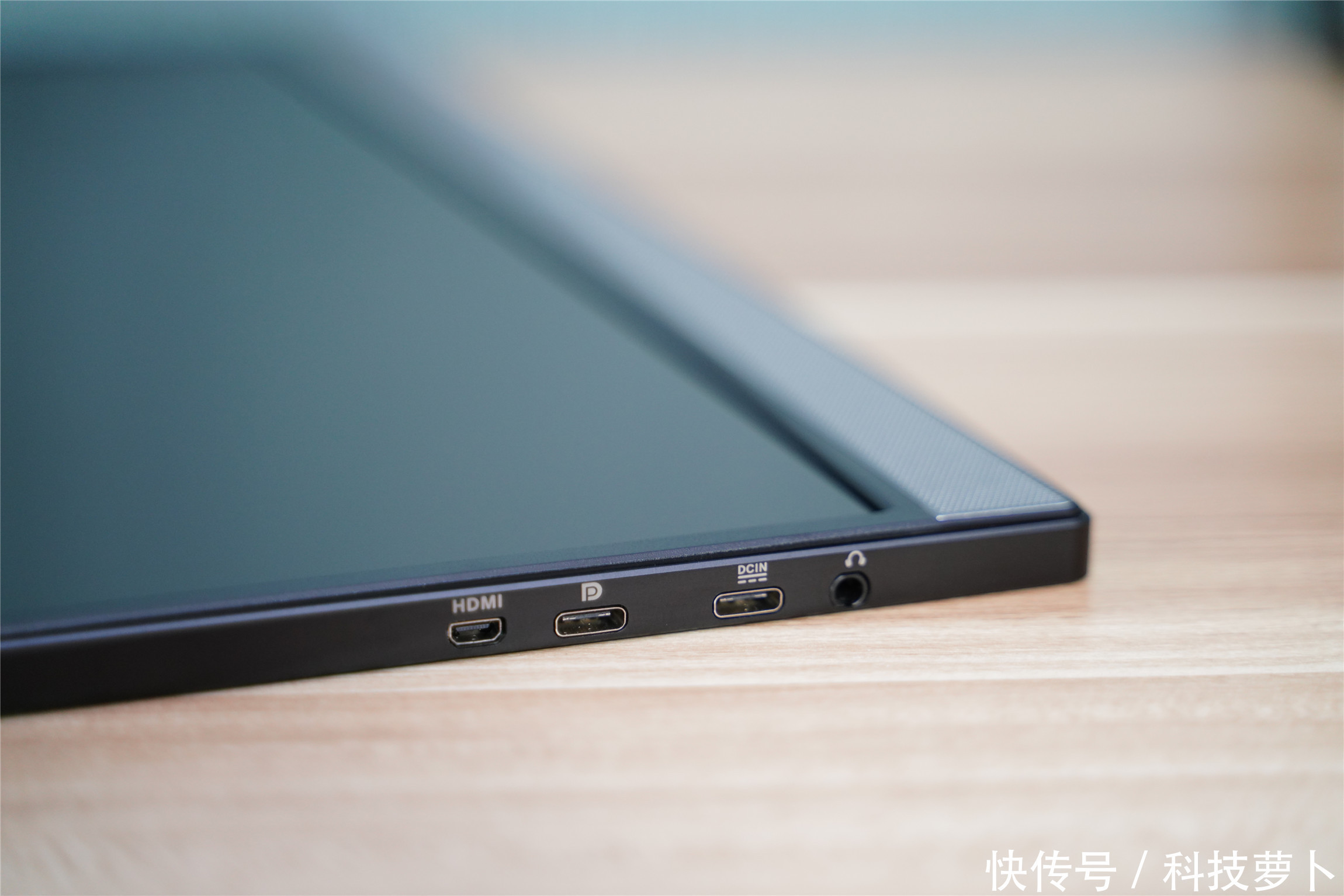 全球|全球首款240Hz+3ms电竞便携显示器,ROG XG17AHP评测