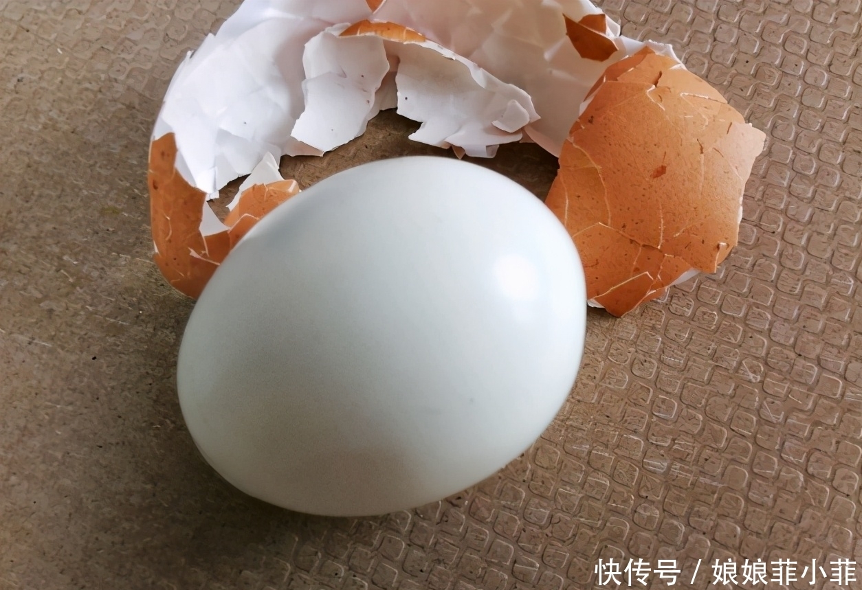 还好|煮鸡蛋,用清水煮是“外行”!多加2样,鲜嫩又入味,还好剥壳