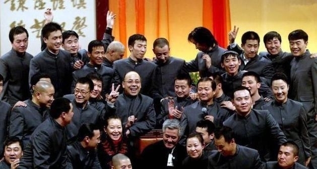  女儿|她离开赵本山之后，又与潘长江合作，今带着女儿一起走红