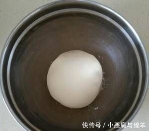 简单|两分钟学会生煎包的做法,简单易学,皮软底脆,咸香多汁