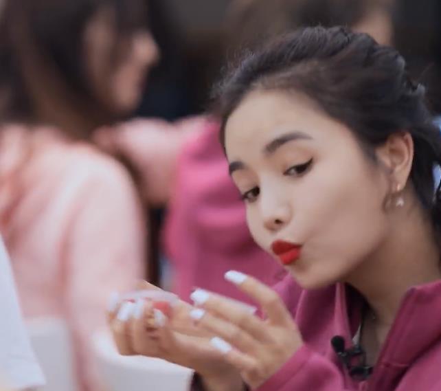  虞书欣|青春有你2同样是吃火锅，别人只看食材，只有安崎关注点不一样