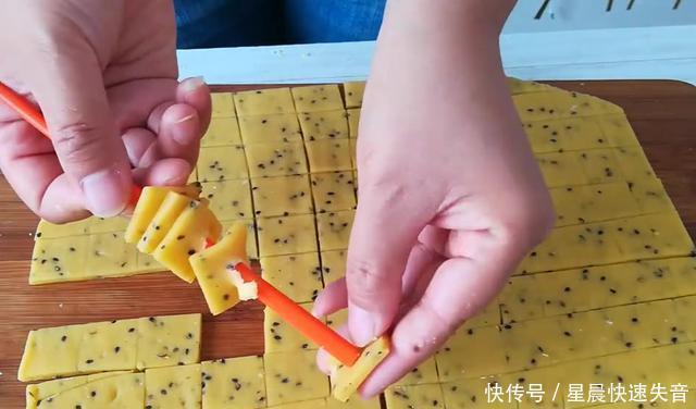 吃法|玉米面的新吃法,香甜酥脆,比蒸馒头还简单!