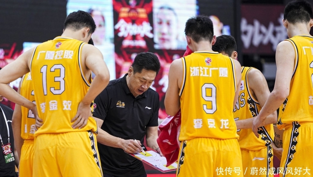 最强|32分大胜！CBA最强全华班终结两连败，超级鱼腩14战13败，太惨了