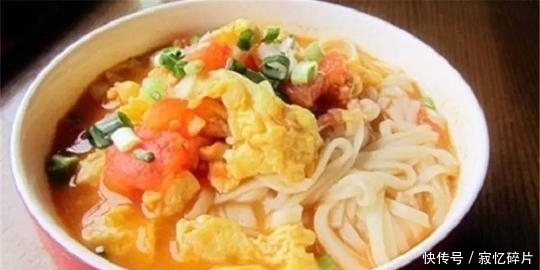 接下来|西红柿打卤面,面条直接煮就错了,难怪不好喝,大厨:这样做才对