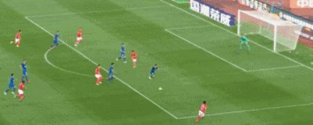 郁闷|3米空门打飞！艾克森自己都不信，低头太郁闷，不愧是国足前锋！