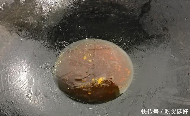 吃上去|鹌鹑蛋新吃法,加一把面条酸甜酥脆,比糖醋排骨还好吃