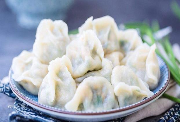 不好|包韭菜馅饺子,直接拌馅就错了!多加一步,韭菜更翠緑,还不出水