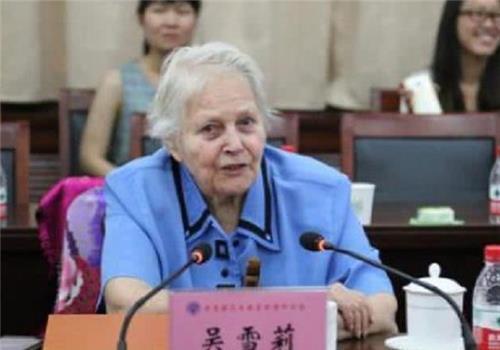 终得偿|20岁外籍女教师为加入中国国籍,坚持在中国执教70年,如今终得偿所愿