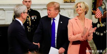 无奈|特朗普式父爱好无奈!握爱女双手不放要闹啥,伊万卡用笑掩饰尴尬