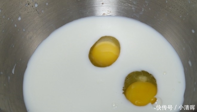  面团|面包别再买了，自己在家做，不用黄油不用高粉，柔软拉丝超好吃！