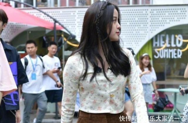 颜值|陈立农欧阳娜娜录综艺被拍,路人来不及开美颜,颜值我没看错吧