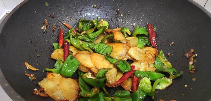 土豆片|青椒土豆片,怎么吃都不腻,简单又快手