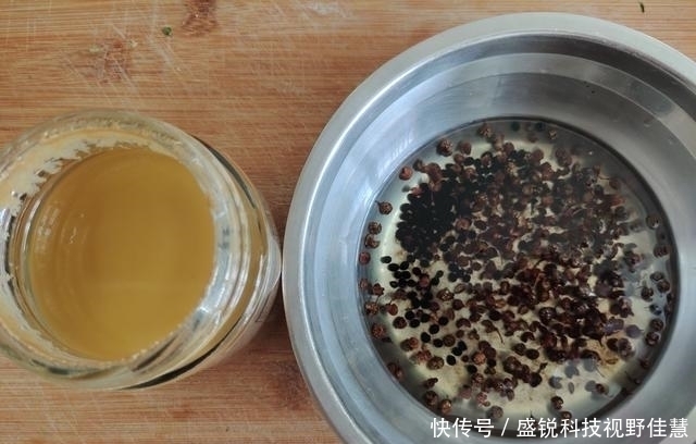 加水|芝麻酱怎样调才好吃直接加水就错了,难怪口感不好,还有小疙瘩