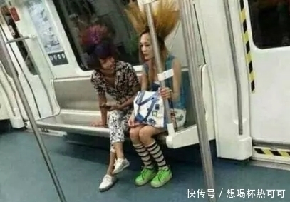 段子|趣味图片幽默段子：看脸型五官像是亲生的，就是肤色不太像，哈哈