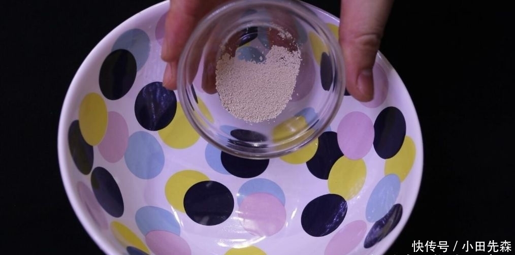 面粉|这是椒盐酥饼的做法,咸香可口,外皮超酥,轻轻一碰就掉渣