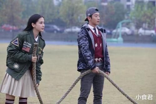  扯破|Baby撕名牌衣服被扯破，郑恺瞬间看呆，4个字说出广大网友的心声