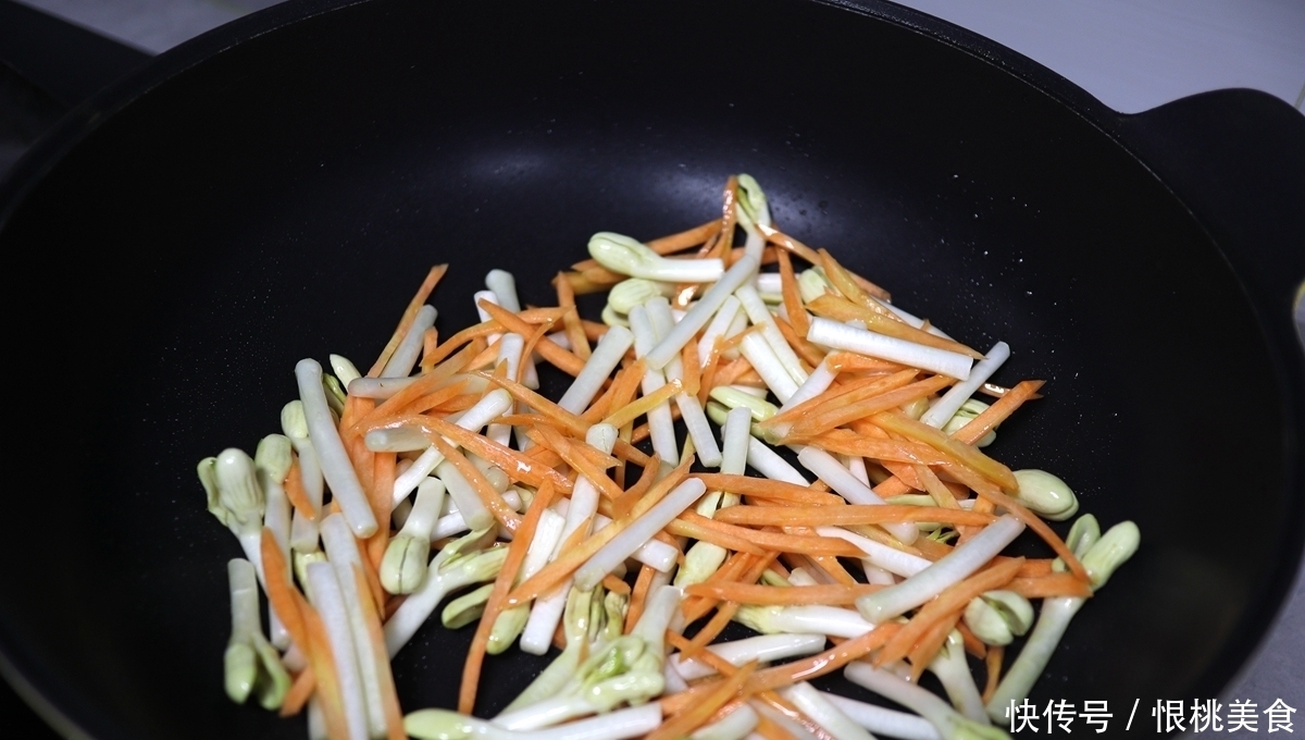 抢手货|此菜自然发芽有剧毒,人工发芽营养翻5倍,10元一斤成抢手货