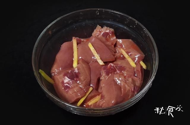 新鲜的猪腰|炒腰花“去腥”是关键,做好这3步,炒出的腰花鲜嫩好吃,没腥味