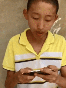 捐赠|搞笑GIF:哥们,很有钱嘛!捐赠我点吧!别玩了!