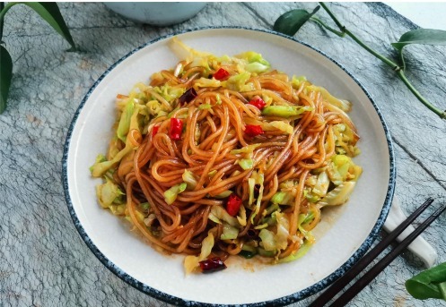 粉条|炒粉条的小妙招,不粘锅,根根爽滑,颜色油亮诱人,只需多做一步