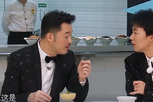 富家|郭麒麟不愧是富家少爷,节目组拿名贵食材招待跑男,郭少一眼认出