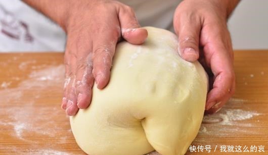 高筋面粉|特级红豆餐包,外酥内软,搭配甜而不腻的红豆馅,最适合拿来解馋