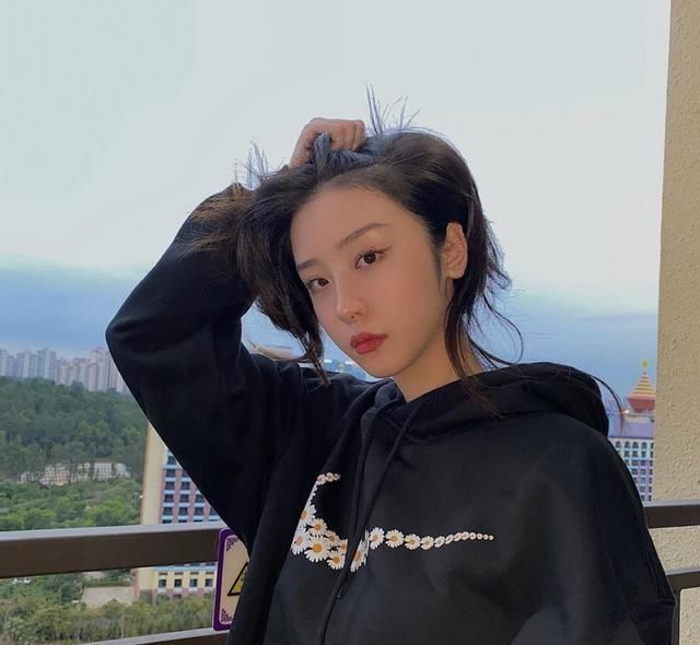 霸气|THE9成员赵小棠穿搭汇总,私服穿搭衣品吸睛,一张冷漠脸霸气十足