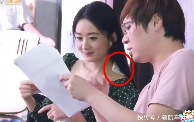 披头散发|赵丽颖拍摄没开空调,大热天披头散发,肩膀垫毛巾吸汗很朴实