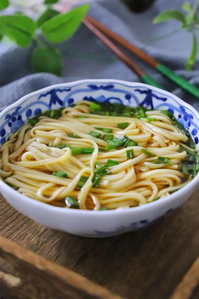 搞定|最适合懒人的一碗面,5分钟搞定,酸爽开胃,比煮泡面还简单