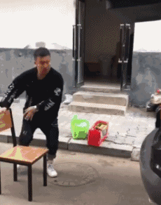 搞笑|搞笑GIF:铁蛋,你又调皮了!