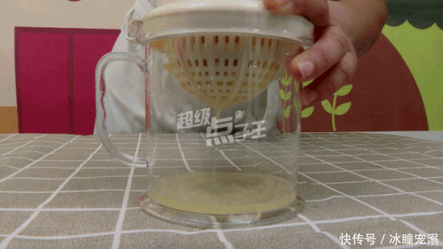  清新|【宁宁姐私房菜】躲在柠檬里的小蛋糕，清甜不腻，夏日清新第一名！