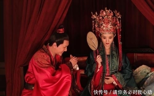 难怪|难怪明兰结婚时穿绿色衣服。当他看到如兰的嫁衣时,他明白了。你注意到了吗?