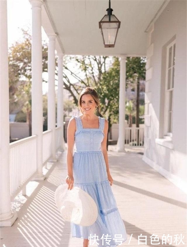 高级|女人想要高级得体怎么穿?“蓝色+白色”,最值得借鉴的穿搭解析