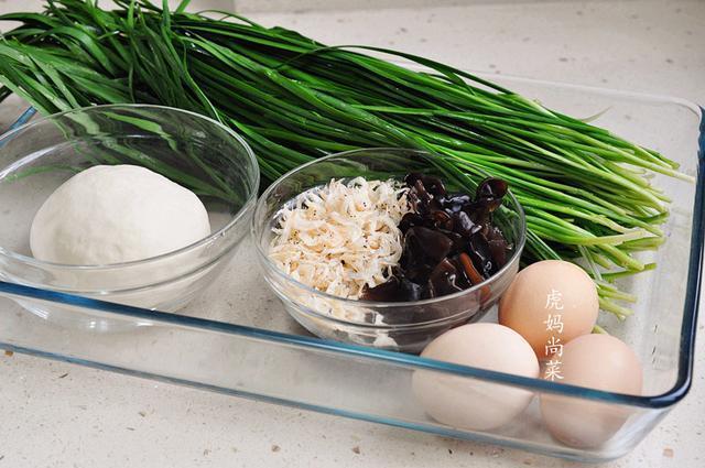 不用|新式韭菜盒子,不用捏边,皮薄馅多又均匀,软嫩鲜香