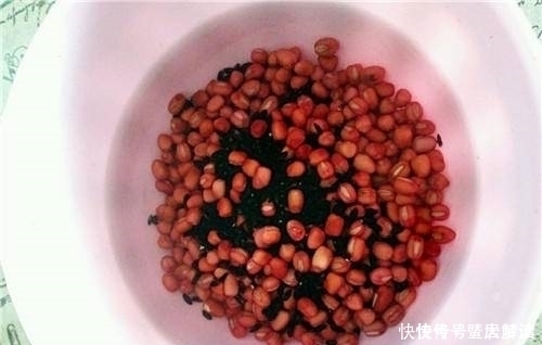 红豆黑米粥|它是“穷人的燕窝”,坚持每周食一碗,皮肤水嫩发光,面膜钱省了