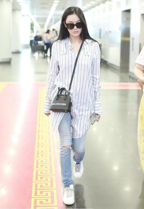 下图照片中|张馨予皮质西装配热裤大玩下衣失踪,女人帅起来更“诱人”