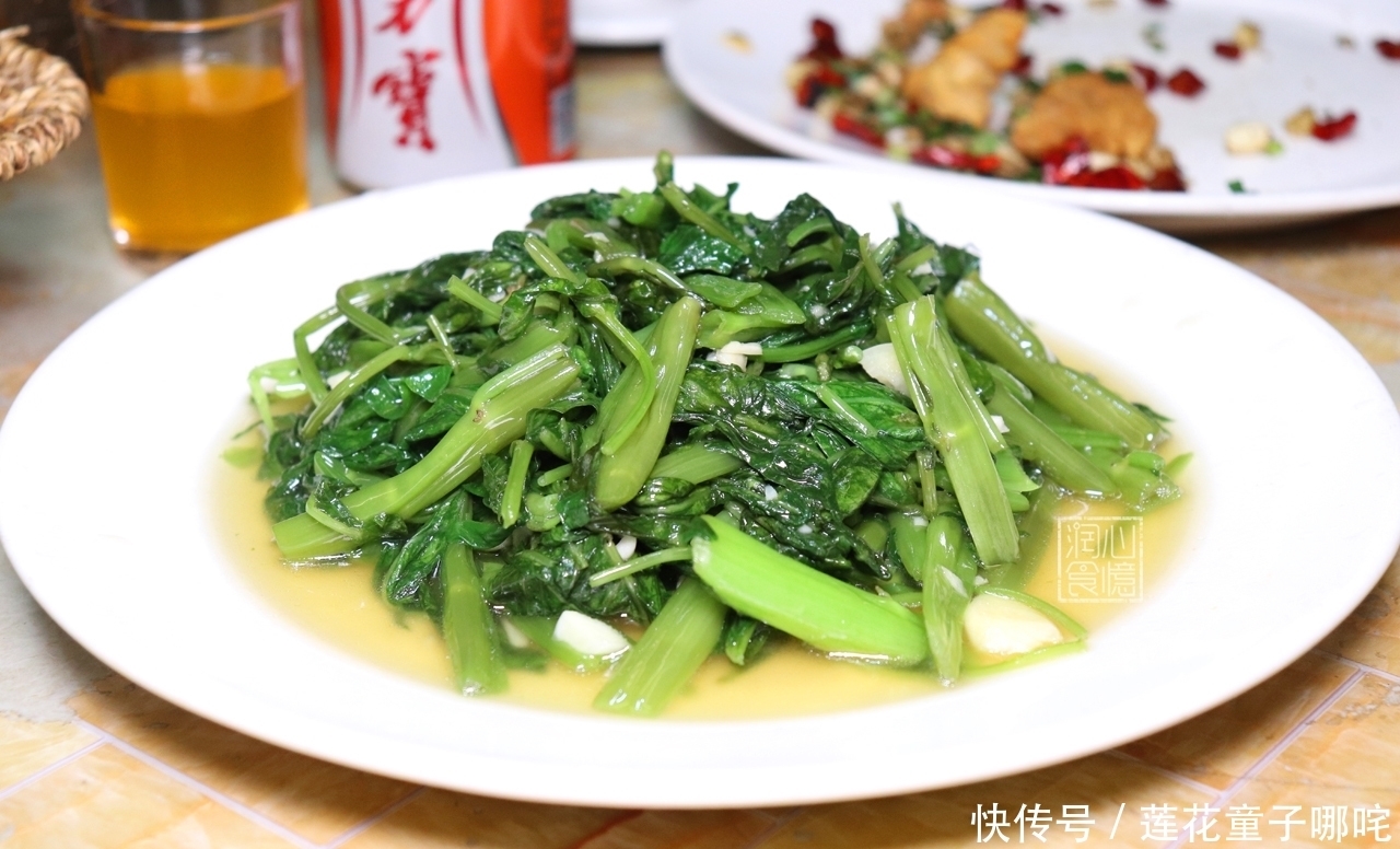 吃饱|一家人外面聚餐,点7个菜上了4个菜就吃饱了,老婆:下次不会再来