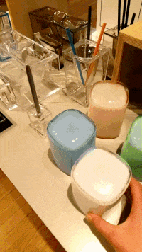 GIF|搞笑GIF:姑娘一回头,吓死了一头牛