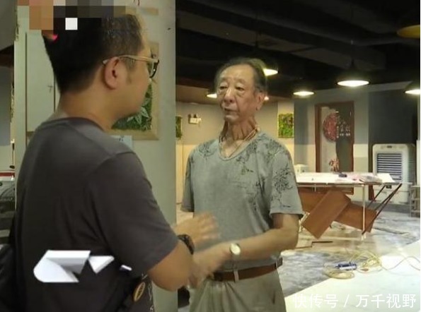 家店铺|业主一致同意加装电梯,却被违章建筑挡住?1楼商户:我花钱买的