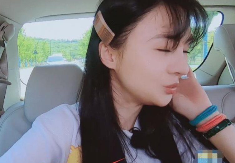 嘉宾|谭松韵刚上车就说想吃面,有谁留意一旁郑爽的表情怕是忘了有镜头