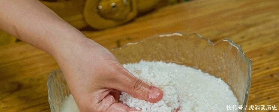 豆腐|蒸出来的米豆腐看起来扎实,吃着还是弹弹糯糯的口感,没有它搞不定的