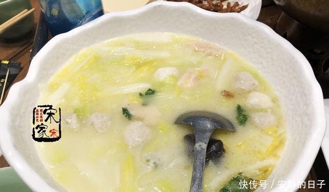 道菜|和同事吃饭,7人花了340元,结账时,服务员那位男士已经交完了