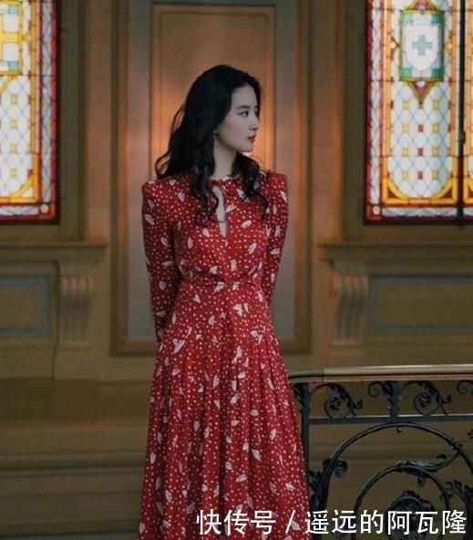 挑选|初入职场女生，如何挑选第一件“年会裙”？跟着明星这样穿，超美